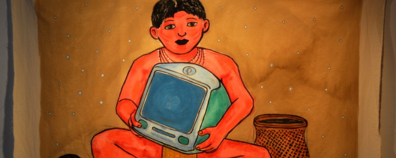 Na imagem, consta a obra "Curumin, guardador de memórias", de Denilson Baniwa.