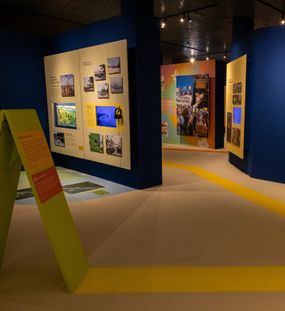 Imagem do interior da exposição Mova-se